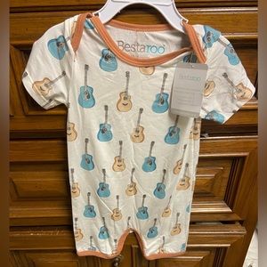 Adorable Designer Bestaroo unisex Infant 12-18m soft Guitar Pattern Romper NWT